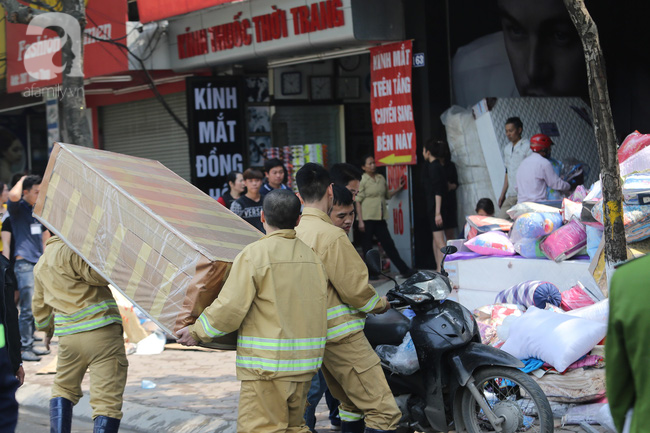 ha noi chay cua hang chan ga mat duong xuan thuy nhieu ho dan xung quanh hoang loan