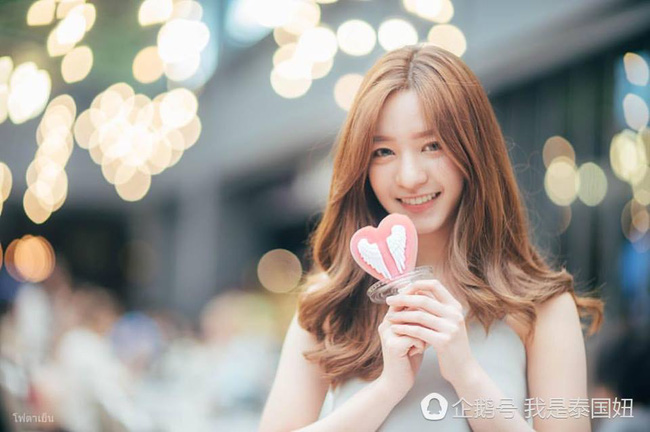 nu nha si da xinh dep nhu dien vien lai con tot nghiep truong dai hoc hang dau thai lan