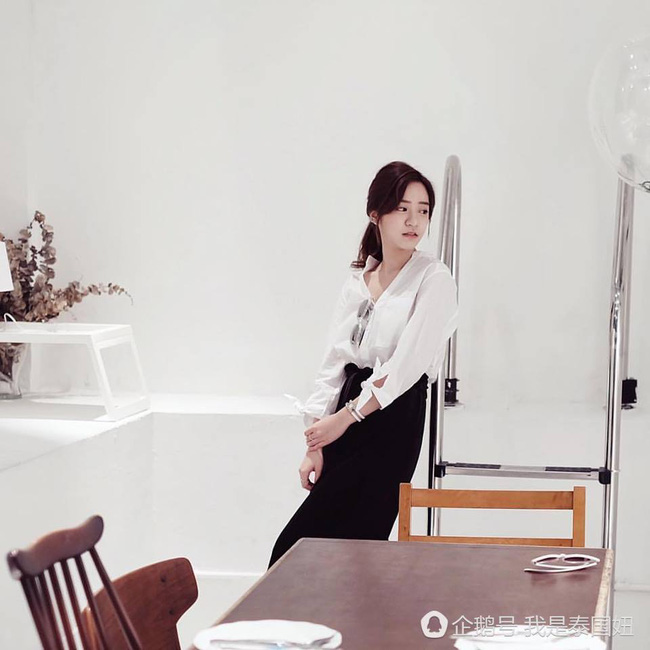 nu nha si da xinh dep nhu dien vien lai con tot nghiep truong dai hoc hang dau thai lan