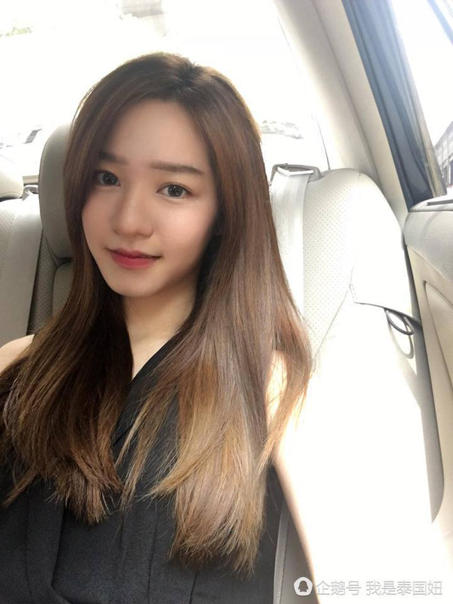 nu nha si da xinh dep nhu dien vien lai con tot nghiep truong dai hoc hang dau thai lan