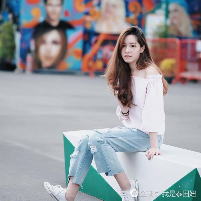 nu nha si da xinh dep nhu dien vien lai con tot nghiep truong dai hoc hang dau thai lan