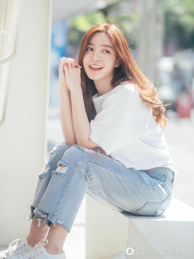 nu nha si da xinh dep nhu dien vien lai con tot nghiep truong dai hoc hang dau thai lan