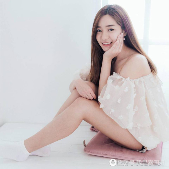 nu nha si da xinh dep nhu dien vien lai con tot nghiep truong dai hoc hang dau thai lan