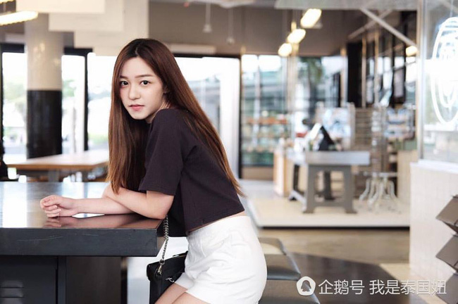 nu nha si da xinh dep nhu dien vien lai con tot nghiep truong dai hoc hang dau thai lan