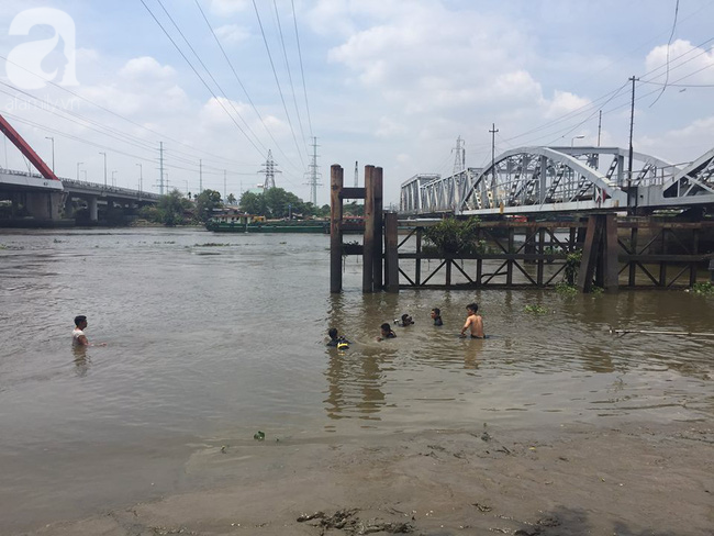 ra cau binh loi tam cung ban be trai 11 tuoi bi nuoc cuon troi mat tich