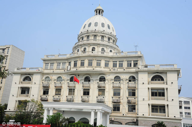 truong hoc trung quoc xay nhai toa nha quoc hoi my sinh vien ngo ngang tuong vua duoc xuyen khong