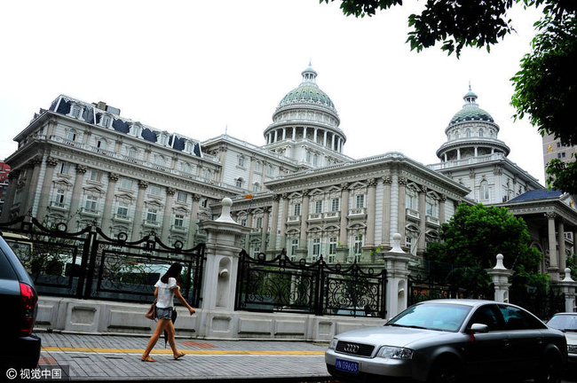 truong hoc trung quoc xay nhai toa nha quoc hoi my sinh vien ngo ngang tuong vua duoc xuyen khong