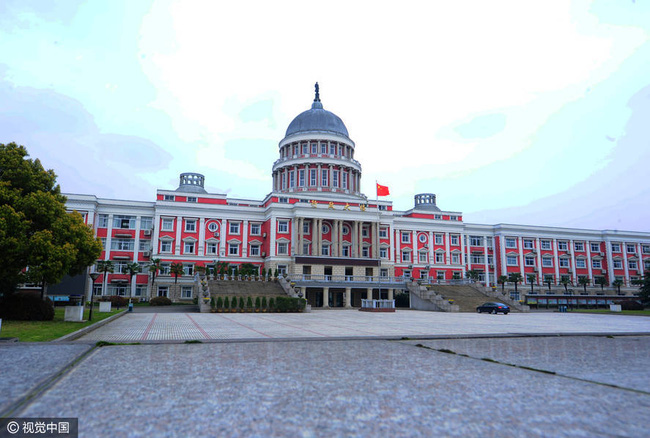 truong hoc trung quoc xay nhai toa nha quoc hoi my sinh vien ngo ngang tuong vua duoc xuyen khong