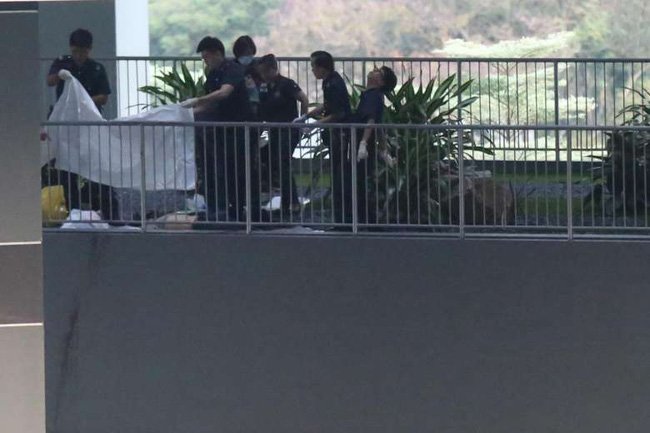 mot thanh nien 23 tuoi nguoi viet chet tham vi roi tu tang 15 xuong tai singapore