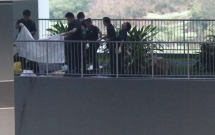 mot thanh nien 23 tuoi nguoi viet chet tham vi roi tu tang 15 xuong tai singapore