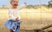 sau khi ve nha va xem lai buc anh ba me moi hoang hon khi phat hien con minh vua thoat chet