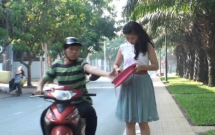 nguoi dan ong bi cuop giat tui xach chua 250 trieu dong giua sai gon