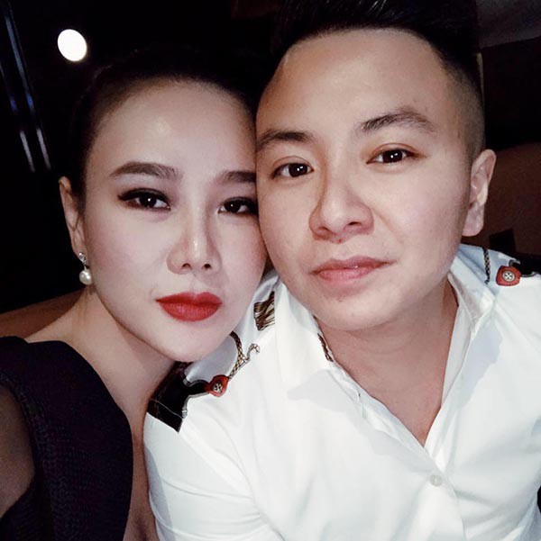 duong yen ngoc mac goi cam cong khai om hon tinh moi kem tuoi