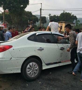 hoa binh dap cua kinh cuu hai bo con tai xe xe 4 cho sau cu va cham manh voi xe khach