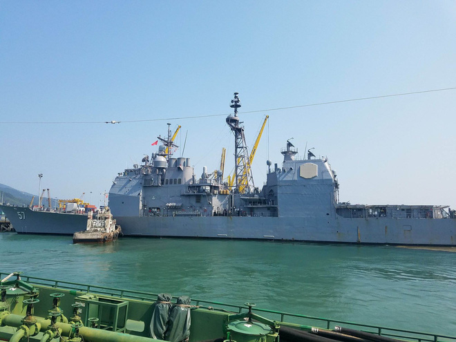 tau san bay my va nhom tau ho tong tha neo tai da nang