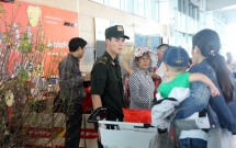 lanh dao san bay vinh ly giai viec nam sinh vien dot nhap len may bay