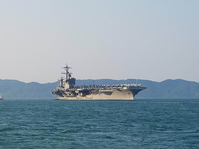 anh can canh tau san bay uss carl vinson tai da nang