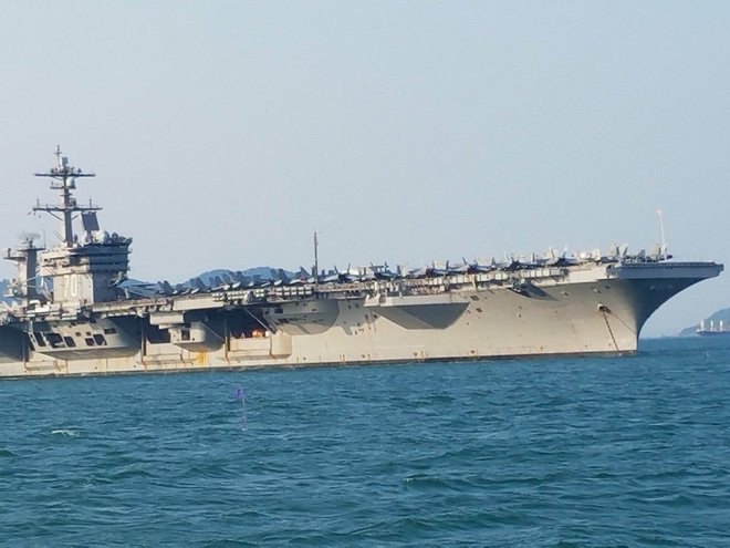 anh can canh tau san bay uss carl vinson tai da nang