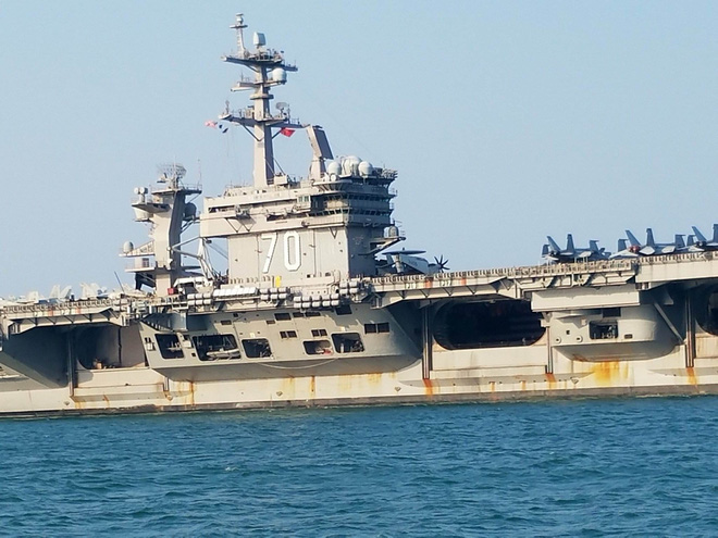 anh can canh tau san bay uss carl vinson tai da nang
