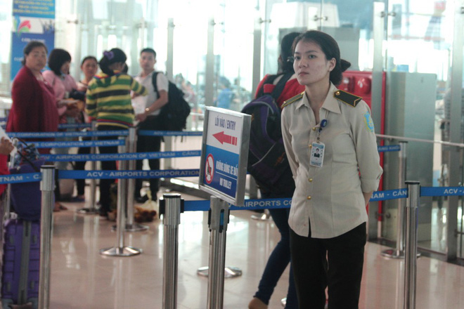 tang cuong nhan vien kiem soat an ninh san bay vinh sau vu nam thanh nien tam than dot nhap