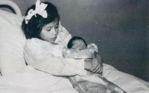 be gai mang thai va sinh con khi moi chi 5 tuoi cau chuyen ky la gay xon xao du luan the gioi suot gan 80 nam qua