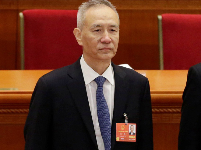 vuong ky son hut song luong hoi pho chu tich quan uy gio tay chao va ho hoi bat tay