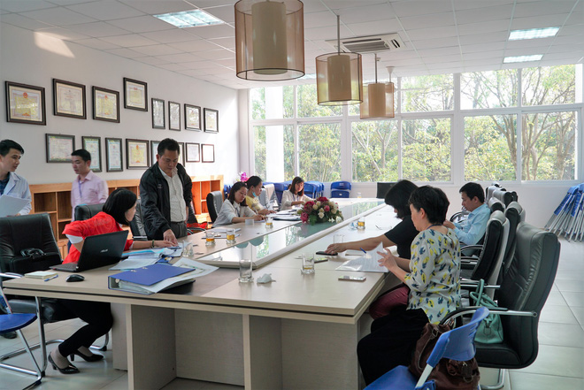 phu huynh truong doan thi diem greenfiel hoang mang vi nhieu hoc sinh dau bung day hoi cung luc