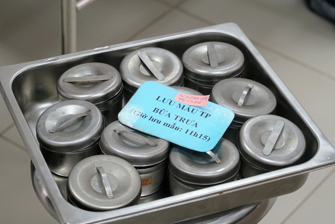 phu huynh truong doan thi diem greenfiel hoang mang vi nhieu hoc sinh dau bung day hoi cung luc