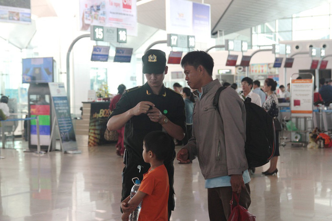 nam sinh vien dot nhap may bay bi tam than la do su dung ma tuy