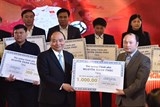 thu tuong trao kinh phi tu dau gia bong ao cua doi u23 cho 20 huyen ngheo