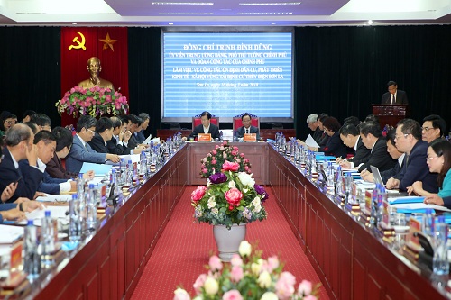 trie n khai do ng bo gia i pha p o n di nh do i song nguo i dan vu ng ta i di nh cu thu y die n son la