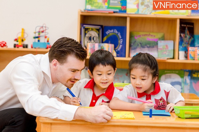 lo dien nhung ong lon bds dang don von khung vao giao duc