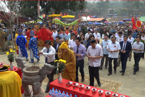 ngoc lac thanh hoa hang ban bu ky bi va ve dep me hon
