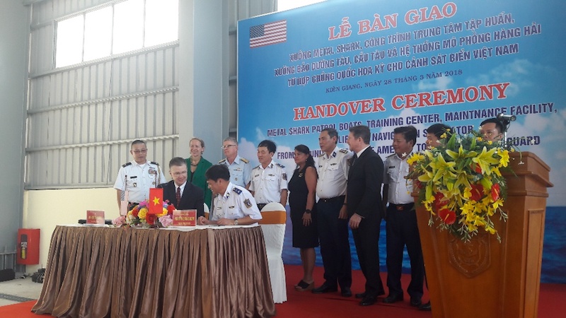 hoa ky chuye n giao 6 xuo ng tua n tra metal shark de n vie t nam