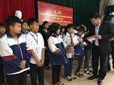 ha tinh hon 500 hoc sinh ngheo vuot kho nhan hoc bong cua zhishan