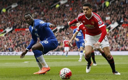 martial toa sang quy do pha hoi nong len man city