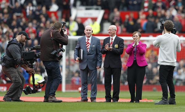 martial toa sang quy do pha hoi nong len man city