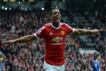 martial toa sang quy do pha hoi nong len man city