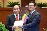 tan thu tuong voi buc cong thu dau tien