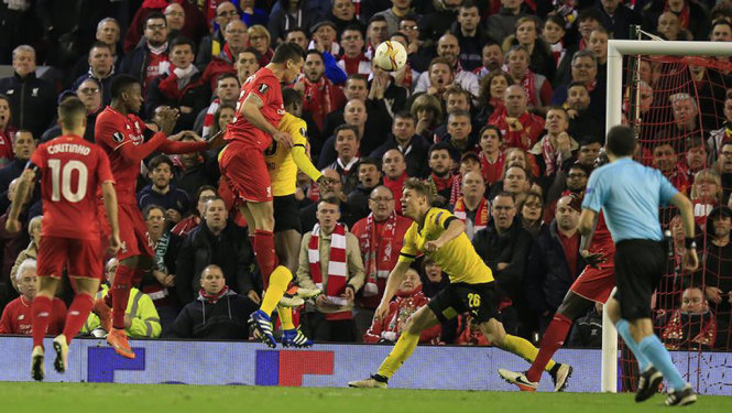 liverpool loi nguoc dong day ngoan muc vao ban ket europa league