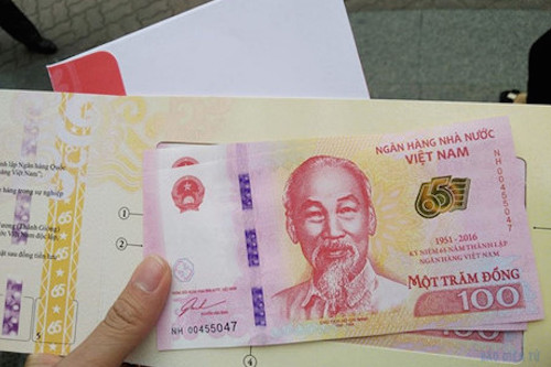 tien luu niem 100 dong doi gia ngoai thi truong tu do