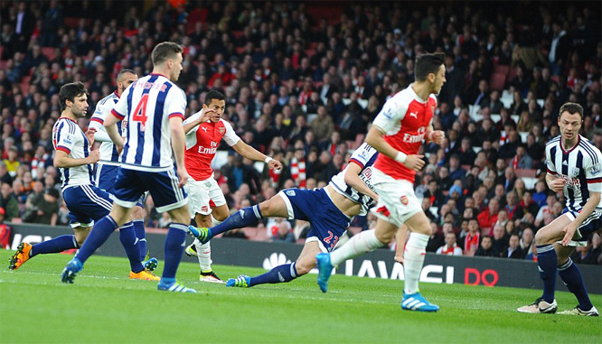 sanchez toa sang arsenal gianh lai vi tri thu 3 tu tay man city
