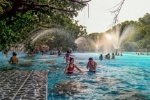 tp hcm kham pha du lich bang tau ngoai o cuoi tuan