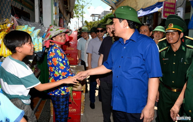 bi thu thang nong thon cu cung duoc nhung ma dan phai thoat ngheo