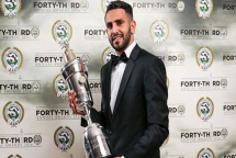 riyad mahrez gianh giai cau thu xuat sac nhat premier league 2015 2016