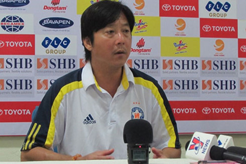 trong tai tao mua the tren san co hlv le huynh duc chi trich