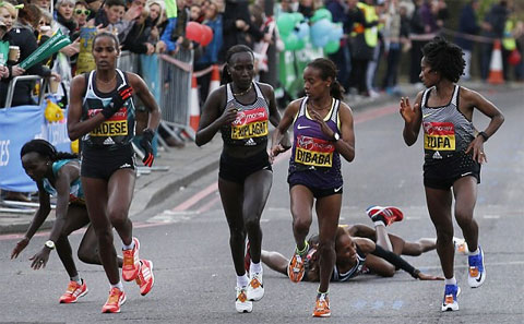 bat chap viec bi uy hiep jemima sumgong vo dich marathon 2016