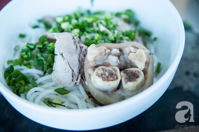ha noi tro mua sang day som nho ghe qua hang bun bo hue nga tu so 2 chu 1 tiem 1 huong vi