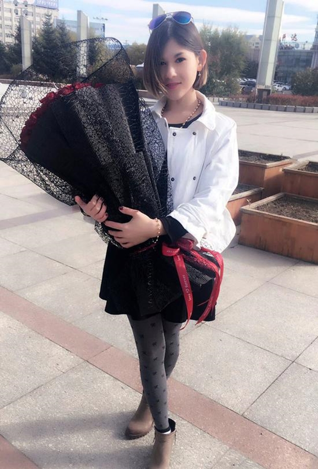 co gai nga xinh dep va chuyen tinh co tich ben chang trai trung quoc khong nha khong xe khong tien tiet kiem