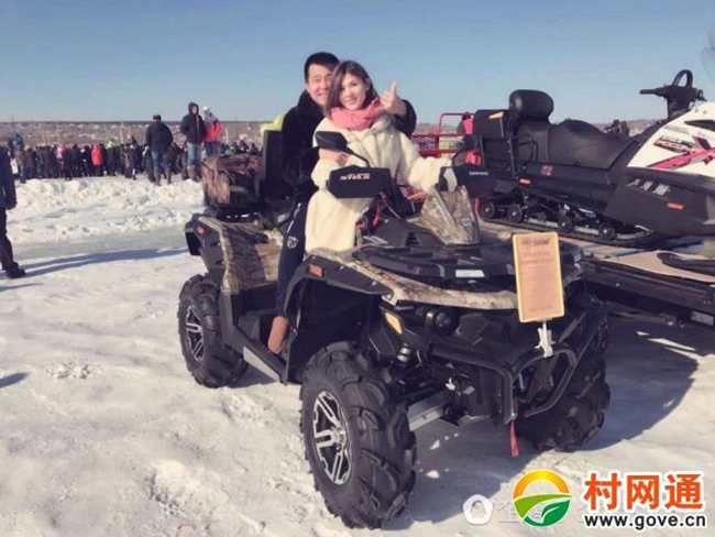 co gai nga xinh dep va chuyen tinh co tich ben chang trai trung quoc khong nha khong xe khong tien tiet kiem